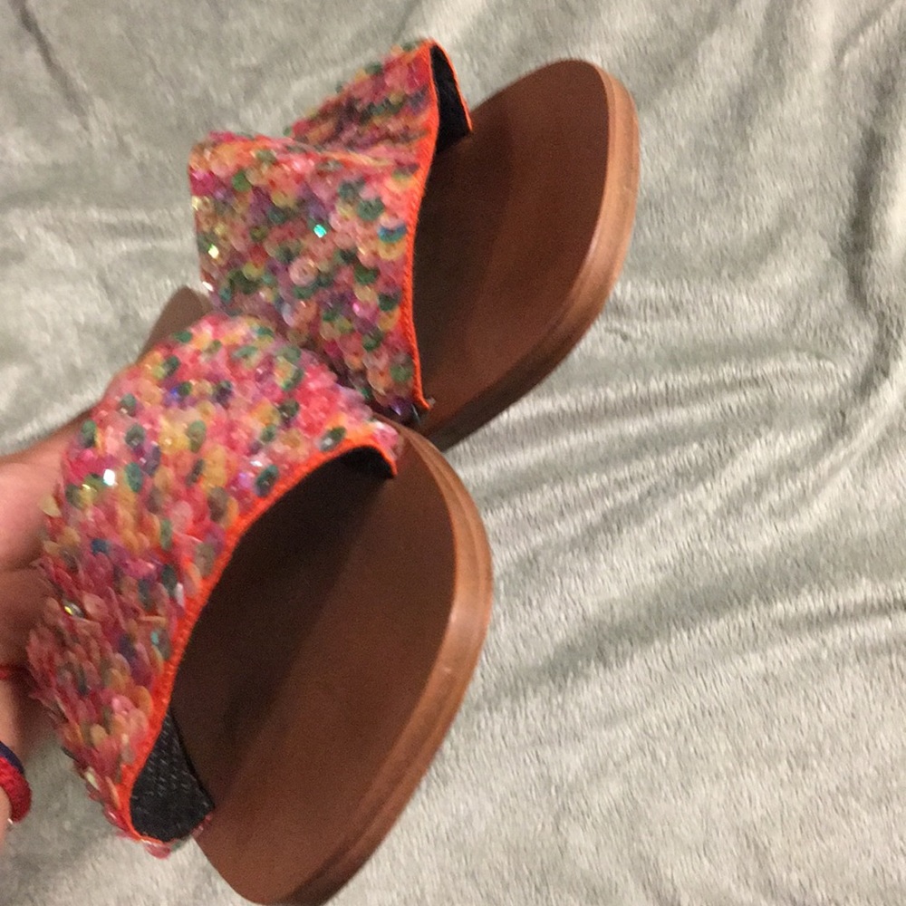 Pretty sequins slide - Picture 3 of 3